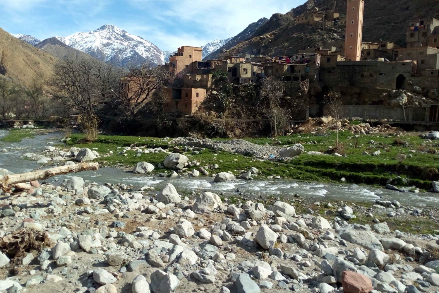Excursión de un día al valle de Ourika y al río Oulmes con camellos incluidos.