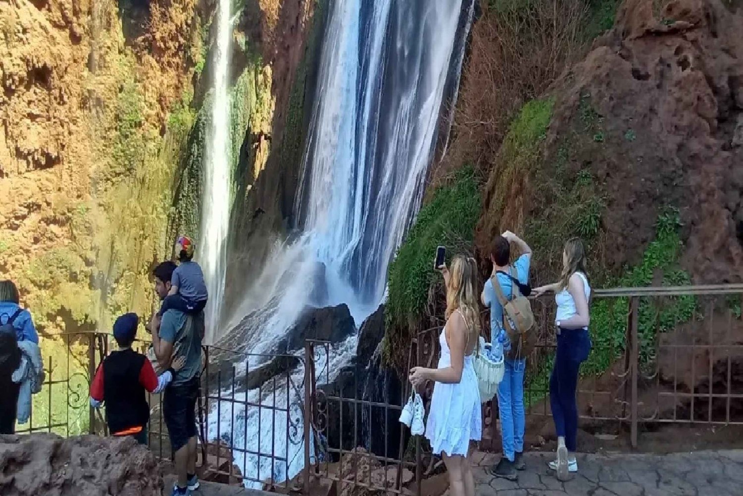 Excursion d'une journée de Marrakech aux cascades d'Ouzoud - Guide & tour en bateau