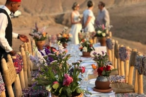 Dîner-spectacle dans le désert et balade à dos de chameau au coucher du soleil