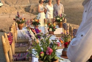 Dîner-spectacle dans le désert et balade à dos de chameau au coucher du soleil