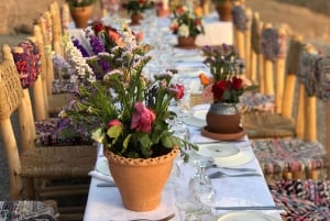 Dîner-spectacle dans le désert et balade à dos de chameau au coucher du soleil