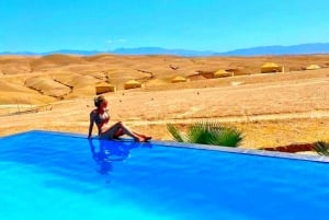 Quad nel deserto di Agafay con pranzo e giro in cammello & piscina