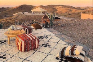 Quad, nel deserto roccioso, di Agafay, con cena-spettacolo