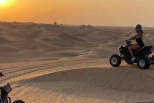 Passeio de quadriciclo no deserto rochoso de Agafay, com jantar e show