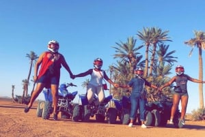 Solnedgang for firehjuling i Marrakech