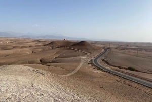 Marrakech: Quadriciclo ao pôr do sol no deserto de Agafay com jantar e show