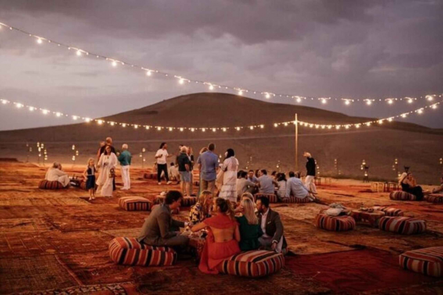 Romantisches Abendessen und Kamelritt in der Wüste von Agafay