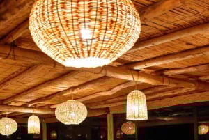 Paseo en camello al atardecer con una cena auténtica en un oasis