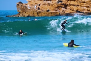 Clases de surf y almuerzo en excursión de un día a Essaouira desde Marrakech