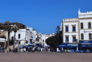 Clases de surf y almuerzo en excursión de un día a Essaouira desde Marrakech