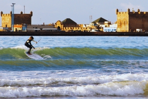 Cours de surf et déjeuner lors d'une excursion d'une journée à Essaouira au départ de Marrakech