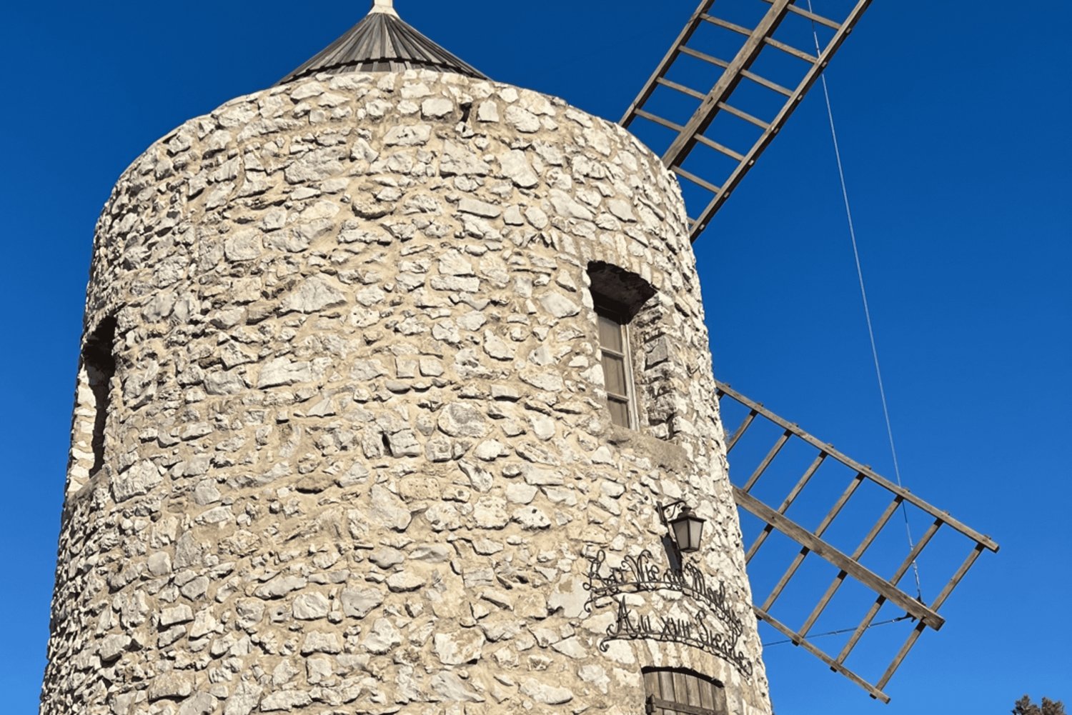 Between sea and hills: in the footsteps of Allauch, Aix, Marseille