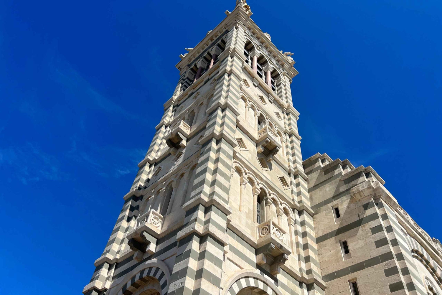 Between sea and hills: in the footsteps of Allauch, Aix, Marseille