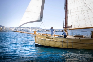 Marseille: Day trip on a sailboat in the heart of the Calanques with lunch
