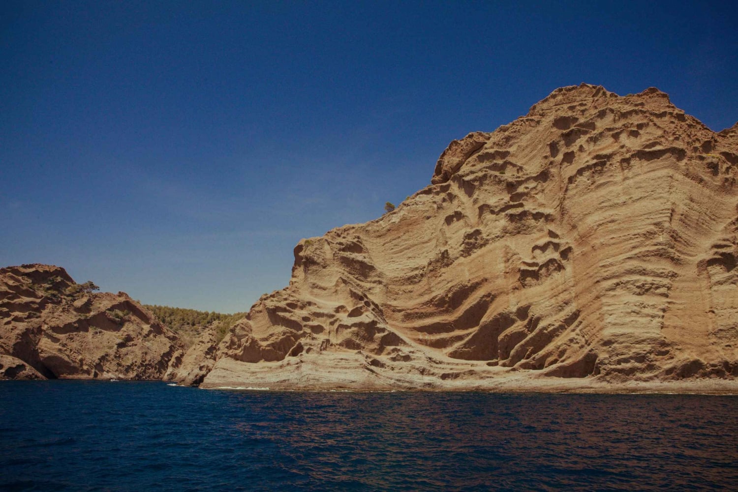 From Bandol: Visit the 13 calanques of Cassis & Marseille (3 hours 15 minutes at sea)