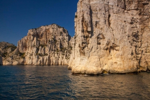 From Bandol: Visit the 13 calanques of Cassis & Marseille (3 hours 15 minutes at sea)