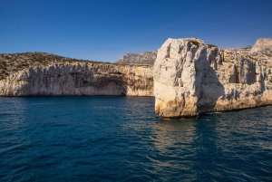 From Bandol: Visit the 13 calanques of Cassis & Marseille (3 hours 15 minutes at sea)