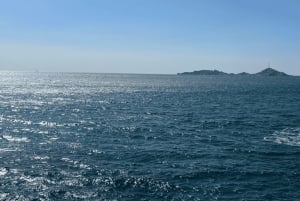 From Marseille to Cassis: a journey to the heart of the calanques and traditions.