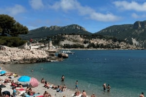 From Marseille to Cassis: a journey to the heart of the calanques and traditions.