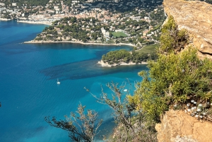 From Marseille to Cassis: a journey to the heart of the calanques and traditions.