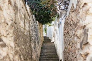 Guided Walk in beautiful and hidden neighborhoods