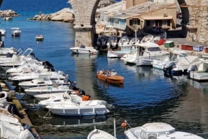 Vintage boat tour of Marseille for couples (5h)