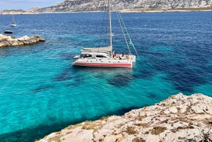 Marseille: Calanques Catamaran Cruise, Picnic, & Swimming