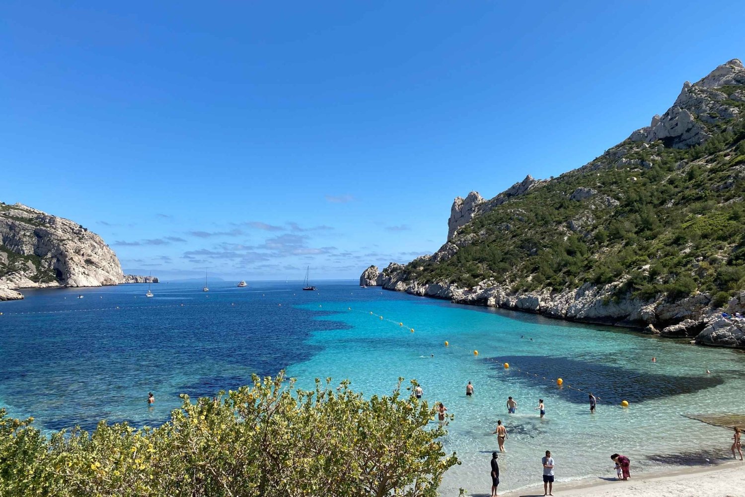 Saint Tropez: Learn how to Surf with an eFoil