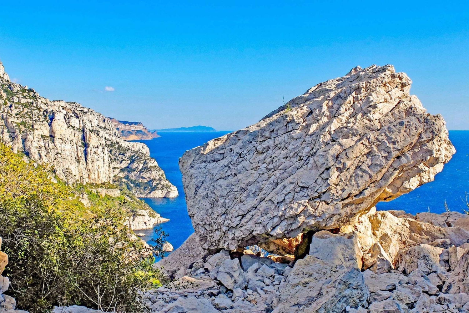Marseille: Calanques National Park Guided Hike with Picnic
