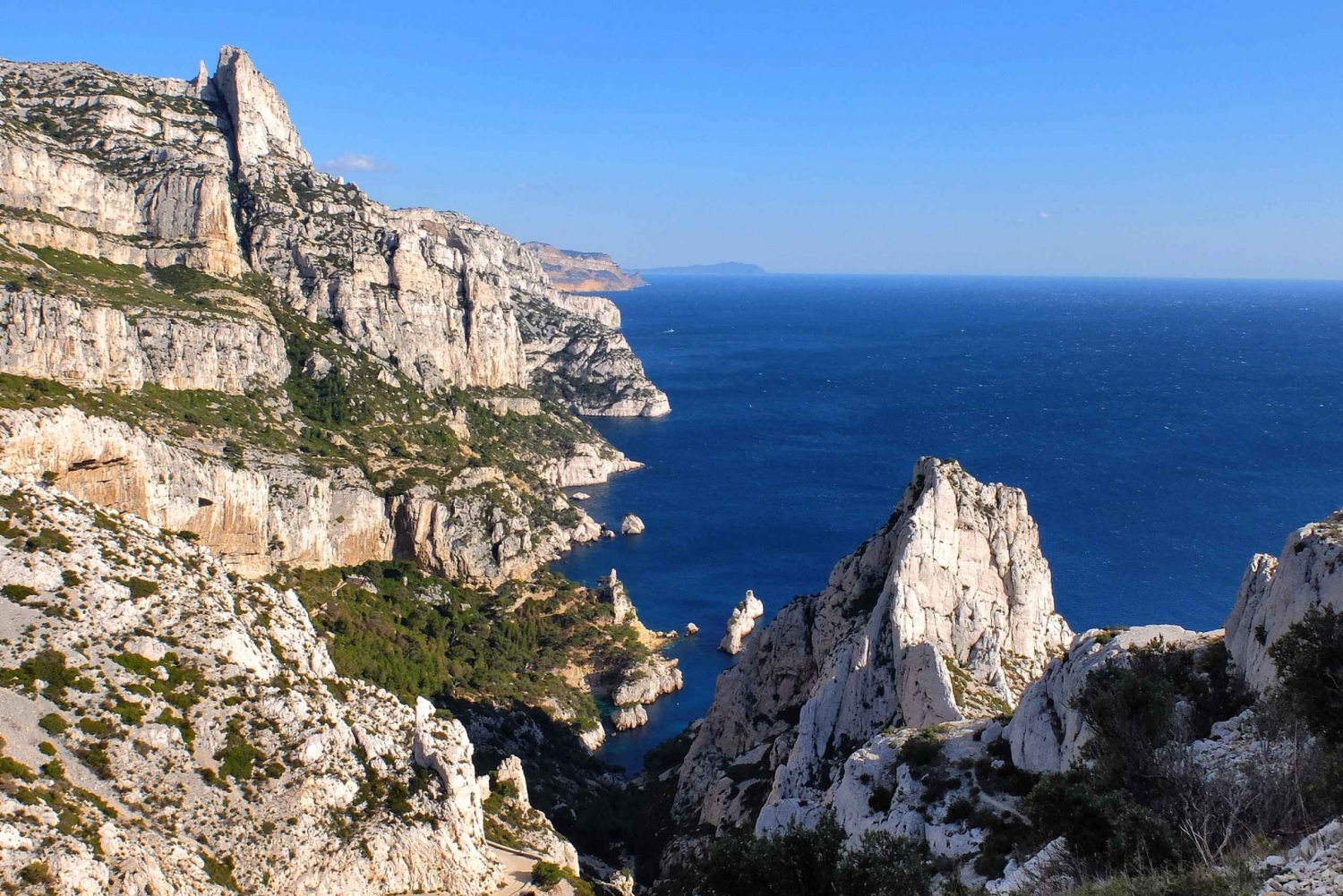 Marseille: Calanques National Park Guided Hike with Picnic