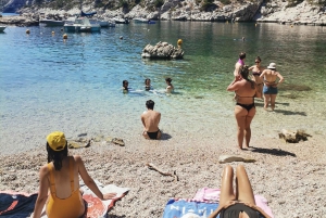 Marseille: Calanques National Park Guided Hike with Picnic