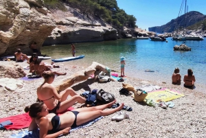 Marseille: Calanques National Park Guided Hike with Picnic