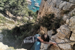 Marseille: Calanques National Park Guided Hike with Picnic