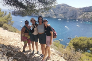 Marseille: Calanques National Park Guided Hike with Picnic