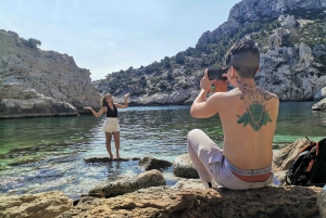 Marseille: Calanques National Park Guided Hike with Picnic