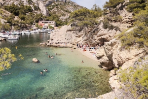 Marseille: Calanques National Park Guided Hike with Picnic