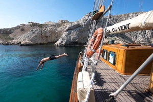 Marseille: Calanques Sailing Day Trip with Lunch and Wine