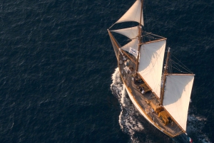 Marseille: Calanques Sailing Day Trip with Lunch and Wine