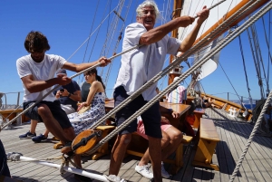 Marseille: Calanques Sailing Day Trip with Lunch and Wine