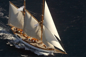 Marseille: Calanques Sailing Day Trip with Lunch and Wine