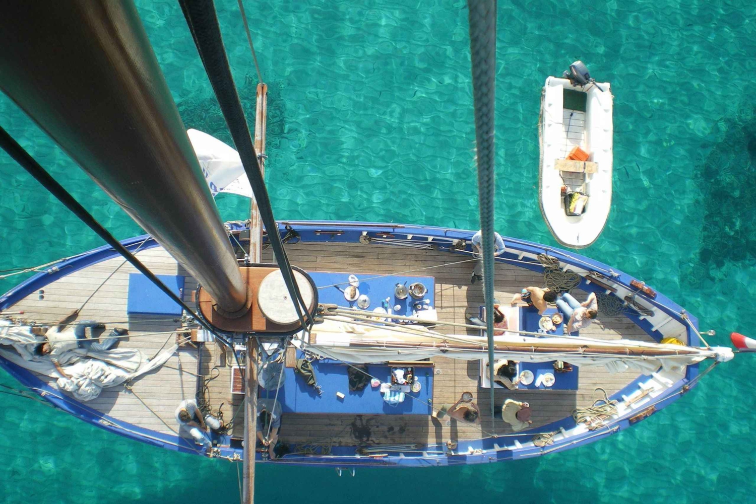 Marseille: Sailing cruise in the calanques, lunch and wine