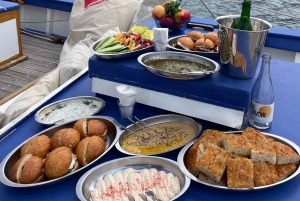 Marseille: Sailing cruise in the calanques, lunch and wine