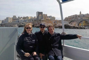 Marseille: Day Boat Ride in the Calanques with Wine Tasting