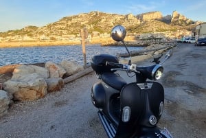 Marseille: Electric Motorcycle Rental with Smartphone Guide