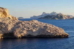 Marseille: Electric Motorcycle Rental with Smartphone Guide