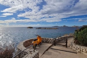 Marseille: Electric Motorcycle Rental with Smartphone Guide