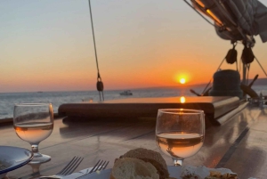 Marseille: Frioul Islands Sunset Cruise with Cocktail Dinner