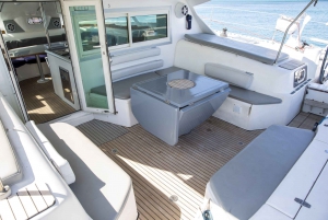 Marseille: Calanques Catamaran Cruise, Picnic, & Swimming