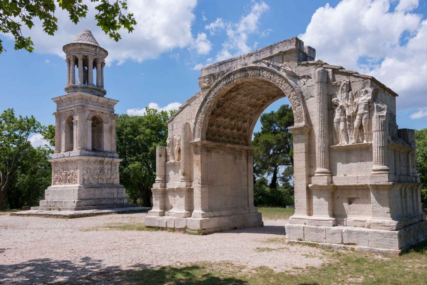 Marseille: Les Baux & Saint-Rémy Private Tour