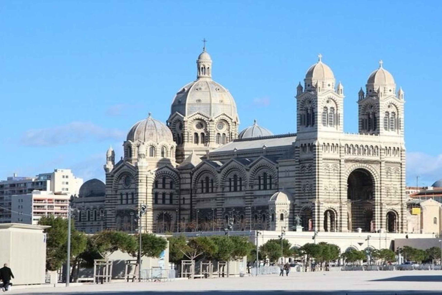 Marseille : Local Neighborhoods Guided Walking Tour